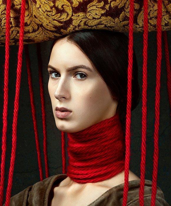 Elena Paraskeva - The Seamstress II - XL, Antiek en Kunst, Kunst | Designobjecten