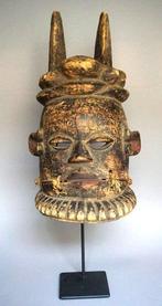 Masque à mâchoire pliante en forme de corne idiok ekpo -