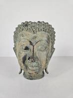 Twee Boeddha hoofden en Bodhisattva op rat - Beeld -