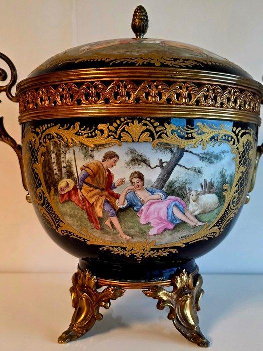 Vase avec couvercle - Bronze doré - Signé GARNIER 1840-1903, Antiek en Kunst, Antiek | Glaswerk en Kristal