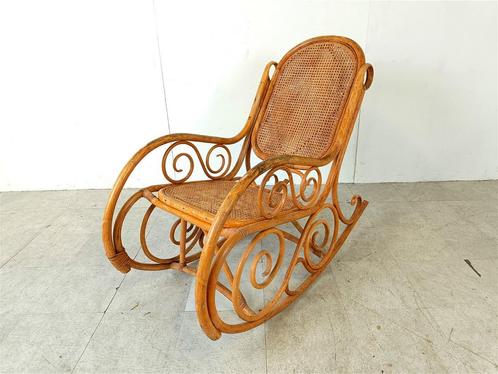Vintage schommelstoel in thonet-stijl, Huis en Inrichting, Stoelen