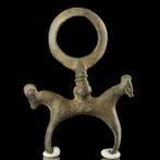 Âge du bronze Bronze Amulette de lune avec cerf, Antiquités & Art
