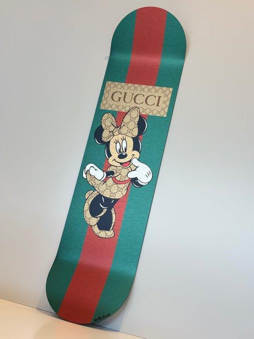 Rob VanMore - Skating by Gucci x Minnie, Antiek en Kunst, Kunst | Designobjecten