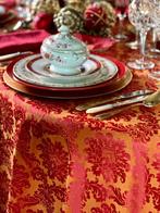 Mantel adamascado de couleur or et rouge pour de grandes