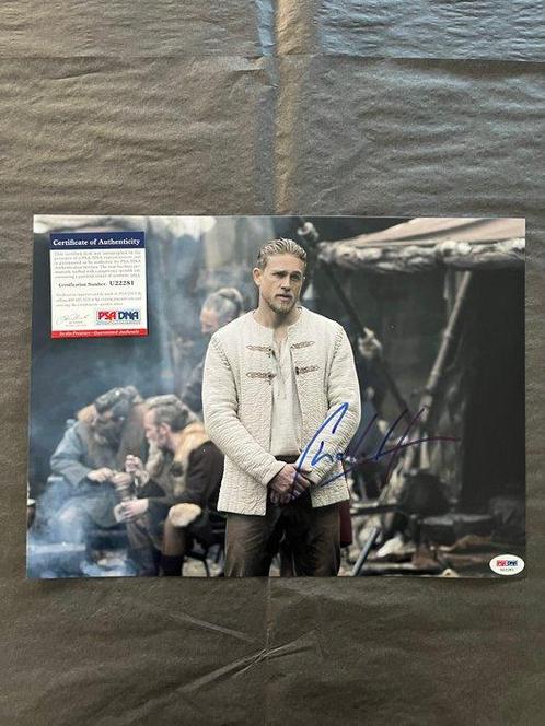 King Arthur: Legend of the Sword, Charlie Hunnam - Signed in, Verzamelen, Film en Tv