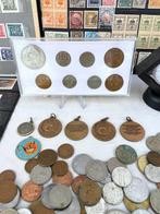 Monde. Collection of coins and banknotes and more (Sans prix
