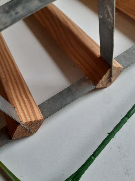 In de stijl van Richard Nissen - Wijnrek - Hout en Metaal, Antiek en Kunst, Curiosa en Brocante