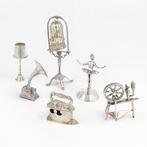 Ballerina, Vogelkooi, Lamp, Stoof, Grammofoon en Spinnewiel