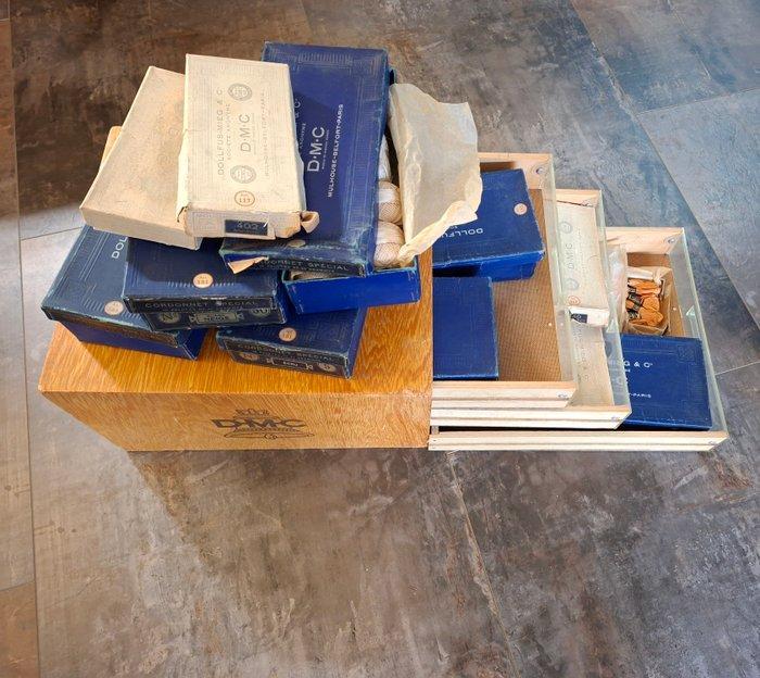 DMC - Haberdashery display cabinet - Kabinet - Hout,, Antiek en Kunst, Curiosa en Brocante