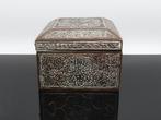 Boîte en métal islamique de renaissance mamluk – richement