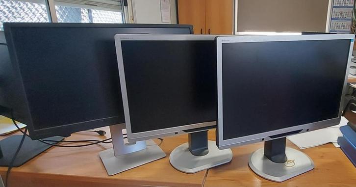 Beeldschermen - 3 stuks, Computers en Software, Monitoren, Gebruikt