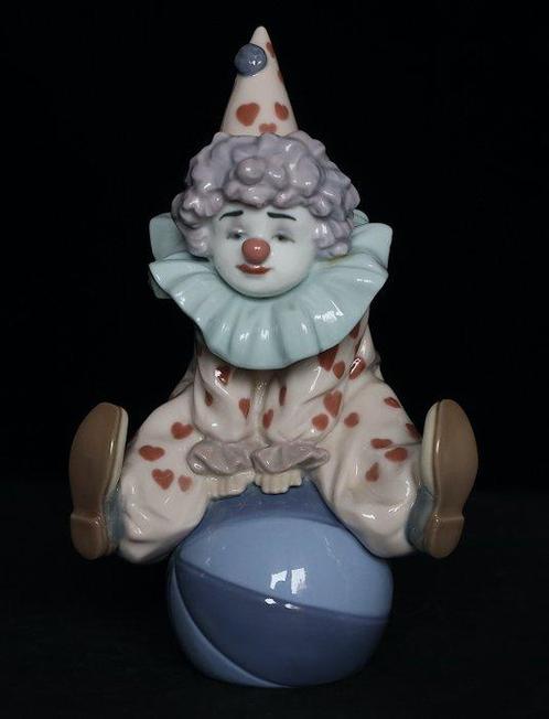 Lladró - Antonio Ramos - Statue, Ho una palla - 18 cm -, Antiek en Kunst, Antiek | Glaswerk en Kristal