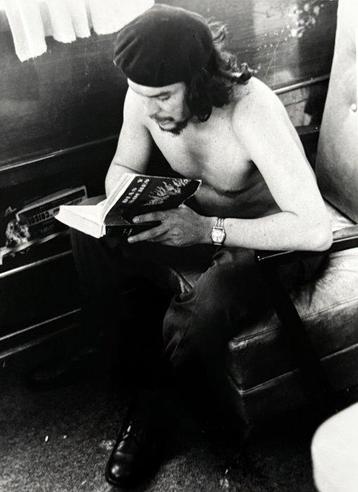 Alberto Korda (1928-2001). - (XXL) Che Guevara leyendo en