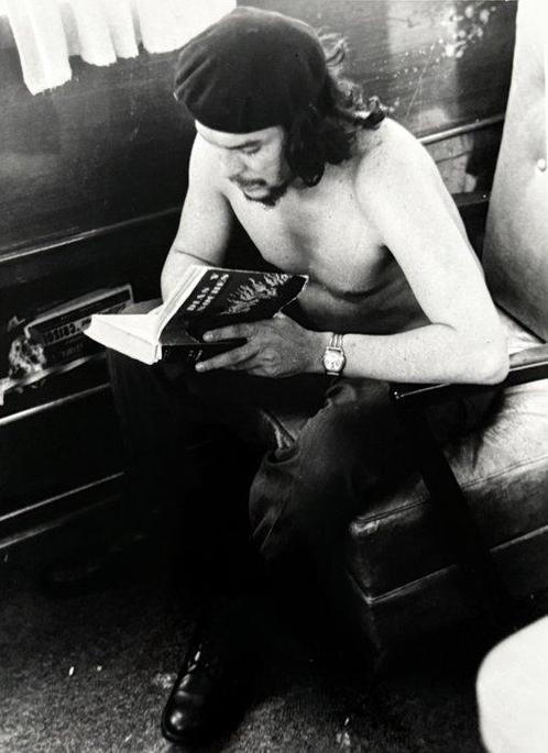 Alberto Korda (1928-2001). - (XXL) Che Guevara leyendo en, Antiek en Kunst, Kunst | Schilderijen | Modern