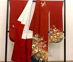 Vintage Japanse kimono – bloemmotieven – rode kleur - Zijde, Antiek en Kunst