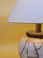 Tischlampe – Keramiksockel in Marmoroptik – Stoffschirm -