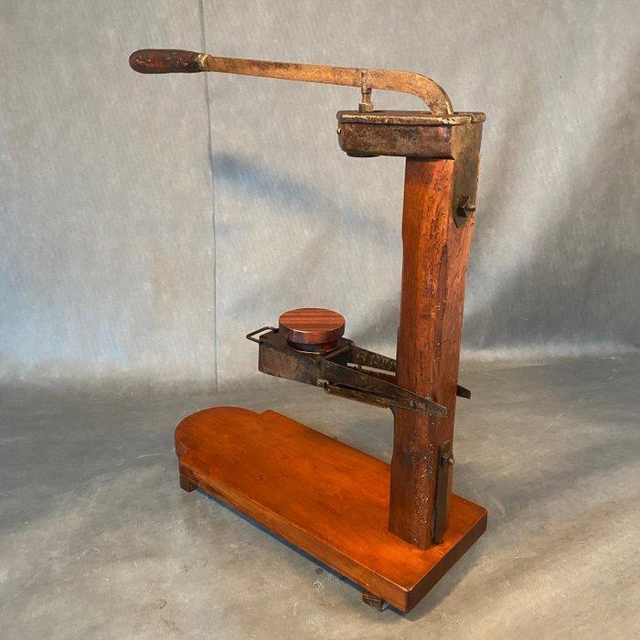 Werkgereedschap - fleskurkentrekker, Antiquités & Art, Antiquités | Assiettes décoratives & Carrelages