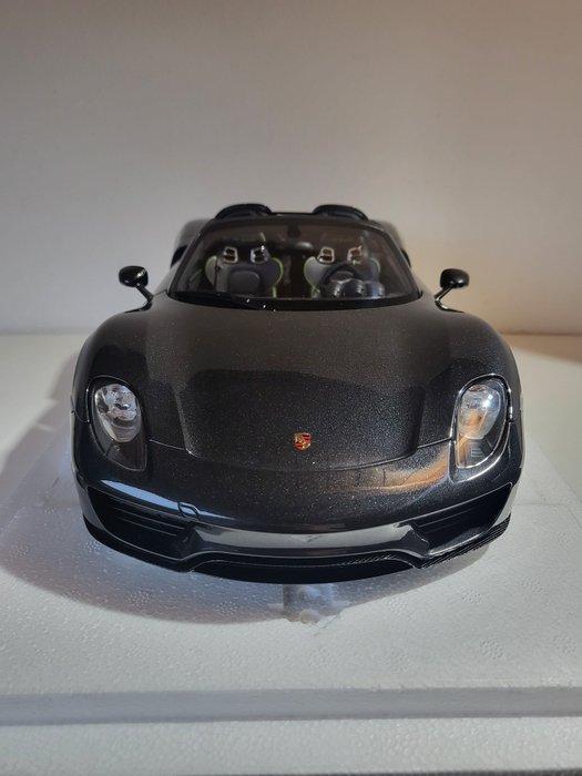 Autoart 1:18 - Model coupé - Porsche 918 Spyder Weissach, Hobby en Vrije tijd, Modelauto's | 1:5 tot 1:12