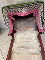 nostalgischer Puppenwagen mit Kissen und Deckchen - Pop 70