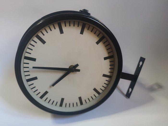 Wandklok - Metaal, Glas - 2000-2010 - Stationsklok. Twee, Antiek en Kunst, Curiosa en Brocante