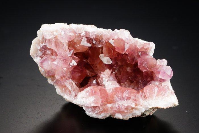 Cristaux de quartz rose dans une géode - variété rare de, Collections, Minéraux & Fossiles