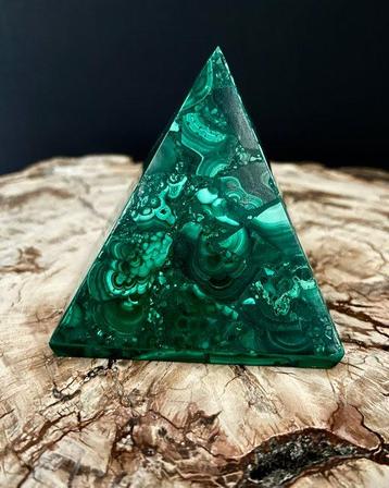 Piramide en natuurlijke Malachiet uit Congo van de hoogste