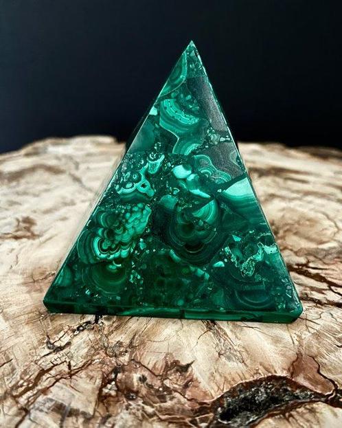Piramide en natuurlijke Malachiet uit Congo van de hoogste, Verzamelen, Mineralen en Fossielen