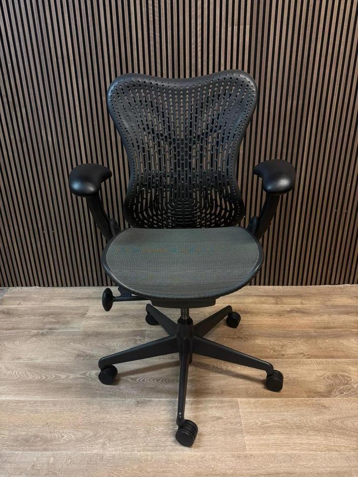 Graphite Herman Miller Mirra Gereviseerde Bureaustoelen, Huis en Inrichting, Bureaustoelen, Bureaustoel, Zwart, Zo goed als nieuw