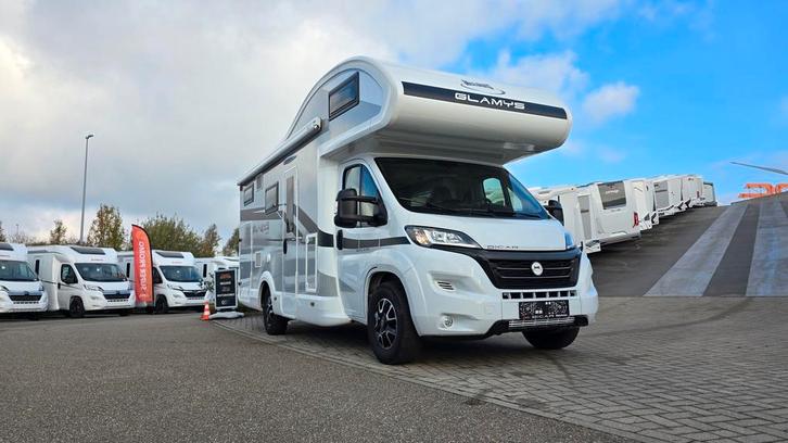 Mclouis Glamys 320 jong, verzorgd met stapelbedden 36086, Caravans en Kamperen, Mobilhomes, Cassettetoilet, Handgeschakeld, Treinzit