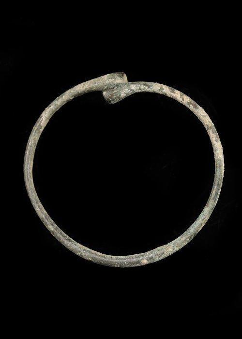 IJzertijd Brons Bangle (Zonder Minimumprijs), Antiek en Kunst, Antiek | Overige Antiek