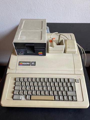 Apple IIe ITALIAN BOXED + Mouse + Joystick + Floppy - beschikbaar voor biedingen