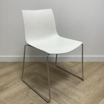 Tweedehands Arper Catifa 46 Design stoel beschikbaar voor biedingen