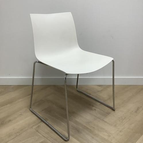 Tweedehands Arper Catifa 46 Design stoel, Huis en Inrichting, Stoelen, Gebruikt, Eén