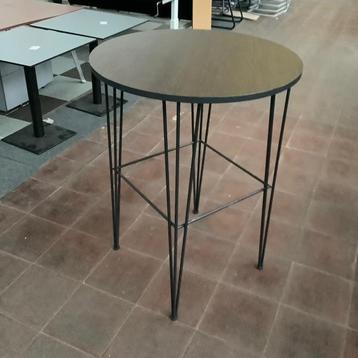 Tweedehands statafel met Hairpin poten, (hxbxd) 110x85x85