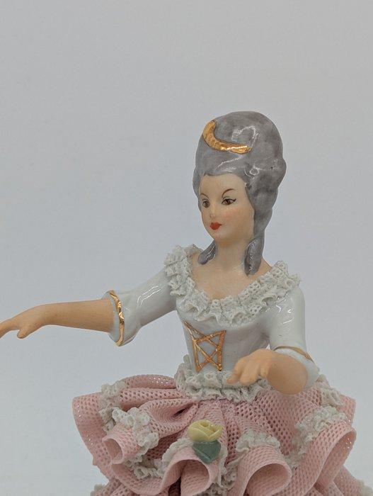 Dresden Sandizell - Figuur - Rokoko-Dame mit Reifrock -, Antiquités & Art, Antiquités | Verre & Cristal
