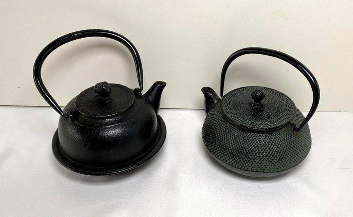 Nanbu Tekki - Theepot (2) - Tetsubin traditioneel - Japanse, Antiek en Kunst, Antiek | Keukengerei