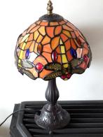 Fraaie Tiffany stijl tafellamp Oranje in Art Nouveau stijl -, Antiek en Kunst
