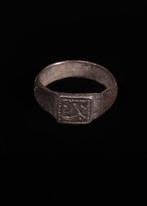 Middeleeuws Zilver Ring met gegraveerd motief