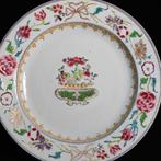 Bord - Assiette aux émaux de la Famille Rose à décor incisé