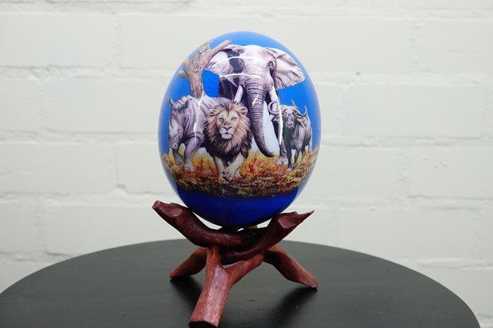 Decorated Ostrich Egg with stand Taxidermie volledige, Antiek en Kunst, Curiosa en Brocante