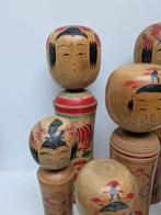 Een  Vintage kokeshi-poppen in de klassieke, Antiek en Kunst