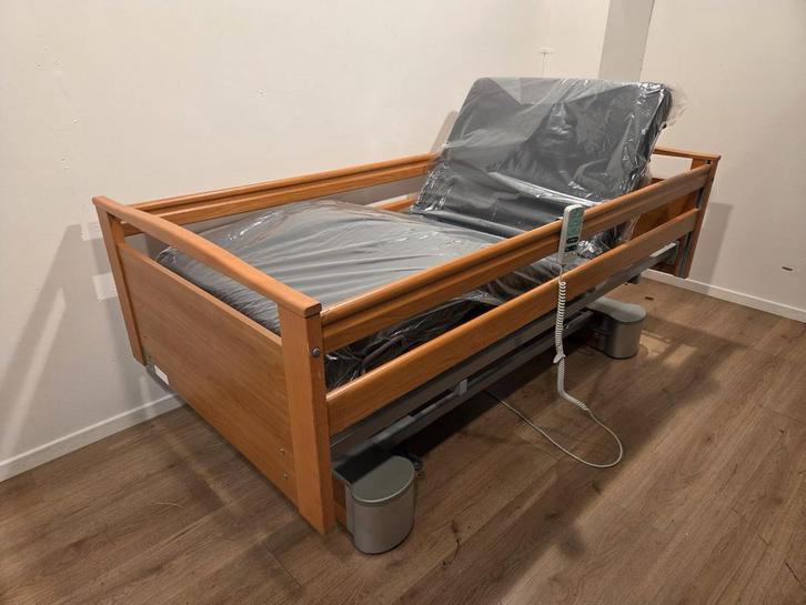 FMB Care 150 #50A Elektrisch Hoog LAAG-LAAG Thuiszorg-bed, Diversen, Verpleegmiddelen, Zo goed als nieuw, Verzenden