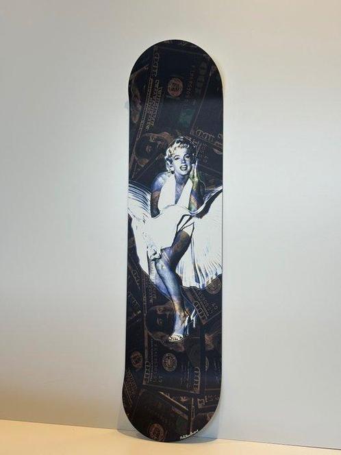 Rob VanMore - Skating by Marilyn Monroe on 100’s, Antiquités & Art, Art | Peinture | Moderne