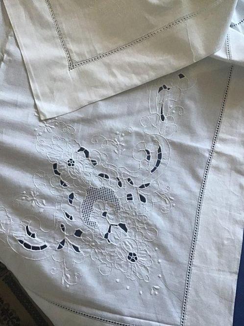 Drap de lit  - 279 cm - 239 cm - Feuille sculptée, Antiek en Kunst, Antiek | Tapijten, Tafelkleden en Textiel