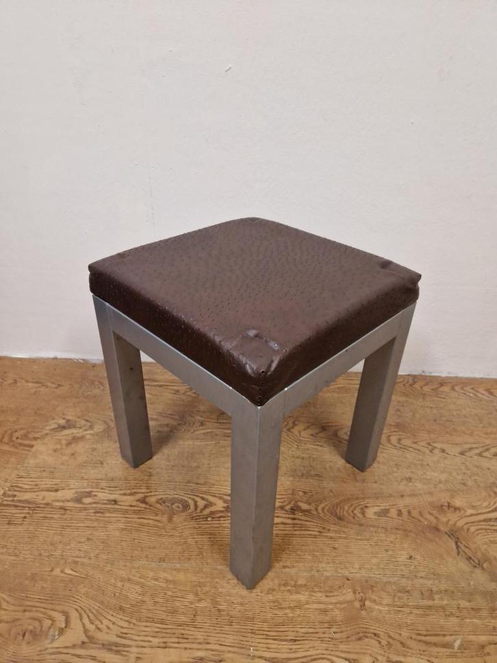 Gebruikte ( bijzet ) Kruk K754- Vintage/Café, Huis en Inrichting, Barkrukken, Ophalen