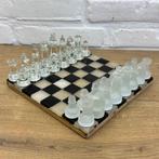 Schaakspel - UV Reactive Chess set on marble board - Marmer