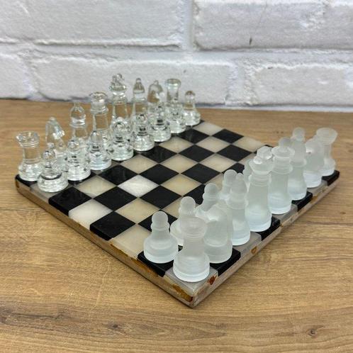 Schaakspel - UV Reactive Chess set on marble board - Marmer, Antiek en Kunst, Curiosa en Brocante