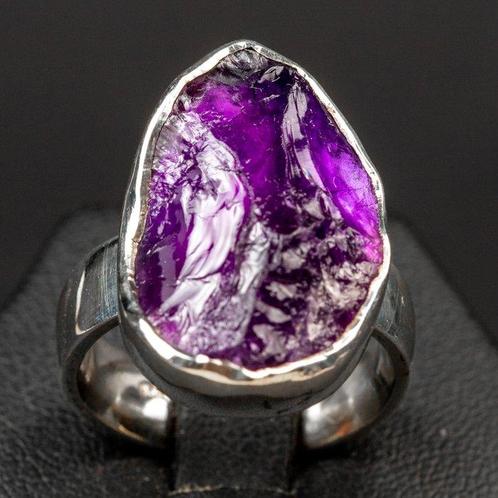 Natuurlijke ruwe Amethist zetting in zilveren ring - Hoogte:, Verzamelen, Mineralen en Fossielen