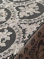 Magnifique manteau en dentelle de Burano, beau travail à la, Antiquités & Art