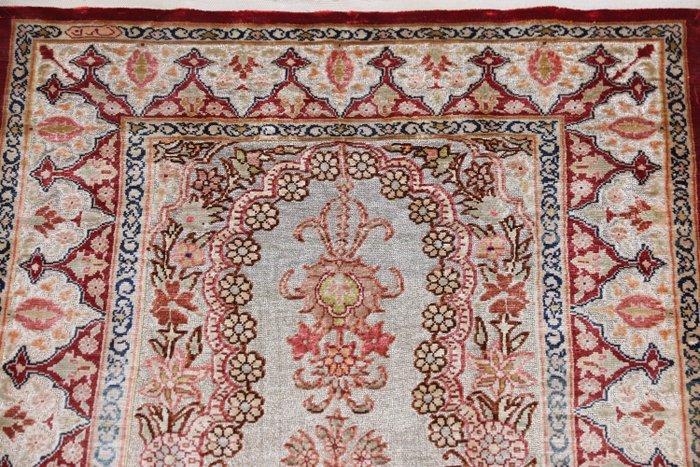 Silk Hereke Signed Carpet with Metal (Souf) - Pure Luxury, Huis en Inrichting, Stoffering | Tapijten en Vloerkleden
